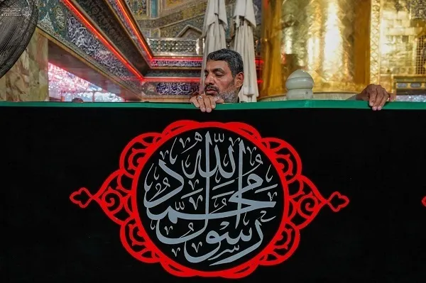 Hz Peygamber’in vefat yıldönümü vesilesiyle İmam Ali Türbesi siyahlara büründü