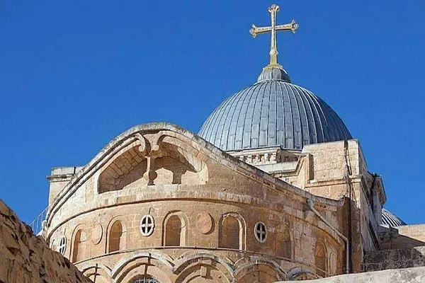 كنائس سوريا ولبنان تعلن تعليق الصلوات والقداديس