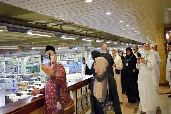 Jemaah Umrah melawat Perhimpunan Percetakan Al-Quran Medinah