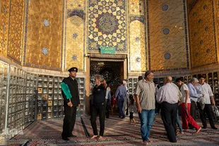 غبطه خادمان به زائرانی که هر روز متنوع‌تر می‌شوند