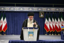 حضور رهبر معظم انقلاب در پای صندوق رأی انتخابات ریاست جمهوری