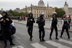 Parisin yaxınlığındakı məscid təhqir edilib