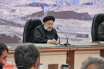 نشست رئیس جمهور با فعالان اقتصادی خراسان‌جنوبی