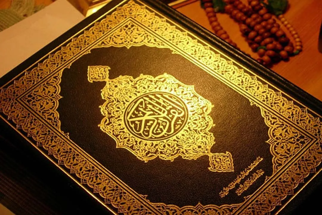 قرآن چه کسی را مسئول اعمال و رفتار انسان معرفی می‌کند؟