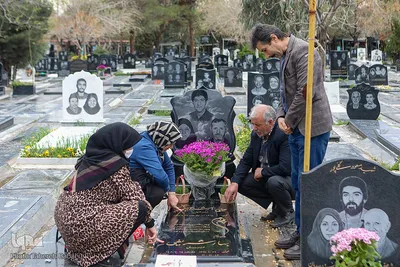 زیارت اهل قبور در آخرین پنجشنبه سال