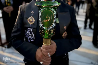 مراسم برافراشته شدن پرچم عزای حسینی بر گنبد آستان مقدس حضرت عبدالعظیم حسنی(ع) در شهر ری