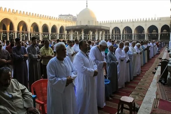 Mısır'da Ramazan'da camilerde Teravih'e izin verildi