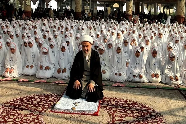 Pakistan’da teklif yaşına gelen kızlar için tören düzenlendi