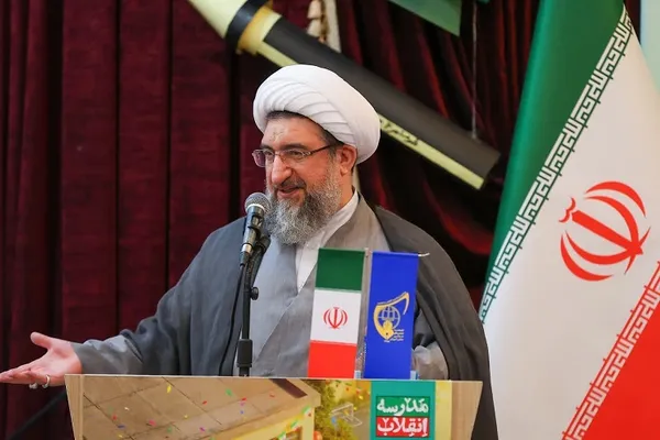 گشایش نمایشگاه «مدرسه انقلاب» در تبریز