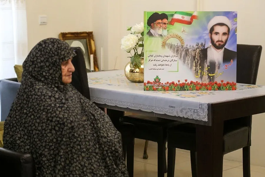 پایبندی جوانان به دین و انقلاب مرهم دلتنگی فرزند شهیدم می‌شود