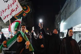 تجمع شبانه مردم در سوگ رهبر شهید