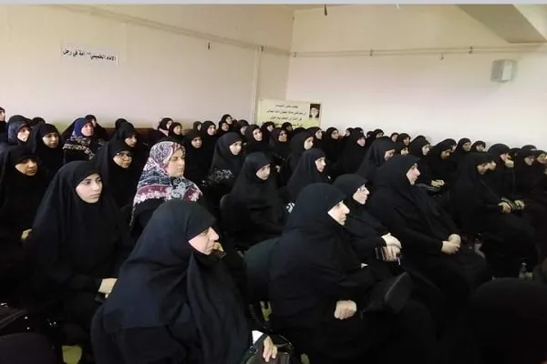 بالصور..معاهد سيدة نساء العالمين(ع) تكرّم مدرّساتها الباحثات في لبنان