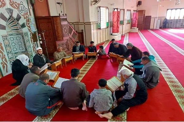 محافل قرآنی در مساجد مصر با پایان ماه مبارک ادامه دارد + عکس