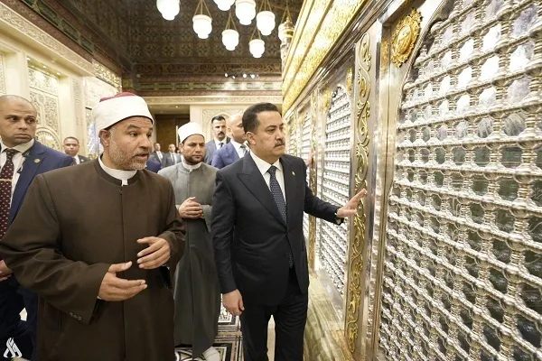 رئيس وزراء العراق يزور مسجد الإمام الحسين(ع) بالقاهرة عقب لقائه شيخ الأزهر + فيديو