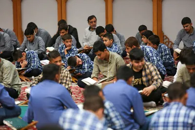 محفل انس با قرآن دانش‌آموزان شیرازی در سومین حرم اهل‌بیت علیهم السلام