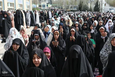 اقامه نماز عید فطر به امامت رهبر معظم انقلاب اسلامی در مصلای امام خمینی (ره)