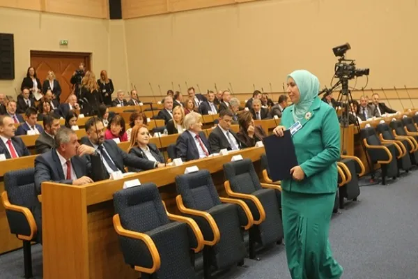 Başörtülü vekil Sırp Meclisi’nde
