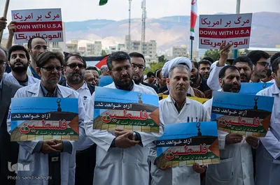 تجمع اعتراضی کادر درمان دانشگاه علوم پزشکی تبریز