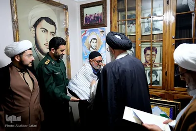 دیدار نماینده ولی فقیه در گلستان با خانواده شهید ملک شاهکوهی و ابوبکر اونق