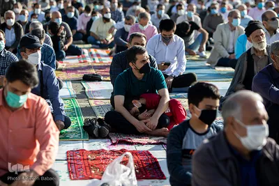 Gebet zum Fest des Fastenbrechens im Schrein von Abdul Azim Hasani (as)