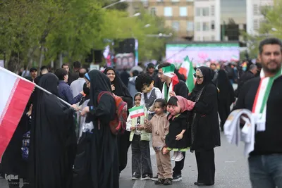 تجمع کودکان و نوجوانان در چهلمین روز شهادت دانش‌آموزان مینابی