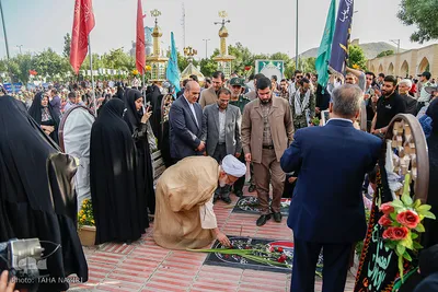 گلباران مزار شهدا به مناسبت سالروز آزاد سازی خرمشهر