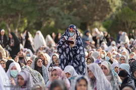 نماز عید سعید فطر در امامزادگان محمد و سکینه خاتون (س) کرج