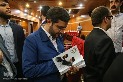 رونمایی از کتاب «روایت رهبری»