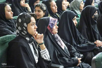 بدرقه ۳۰۰ دانش‌آموز دختر از مدارس شیراز به مناطق عملیاتی جنوب