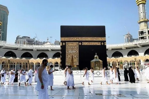 Umre sezonunun başlamasıyla 100 bin ziyaretçi Medine’ye geldi