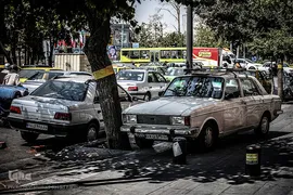 پارک خودرو در پیاده رو