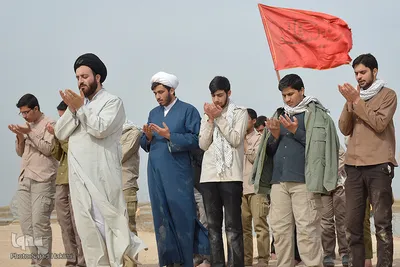 راهیان سرزمین نور
