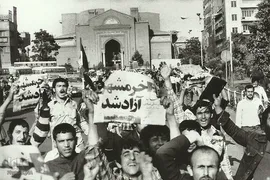 میدان امام خمینی در تهران پس از اعلام آزادی خرمشهر. عکاس: علی فریدونی
