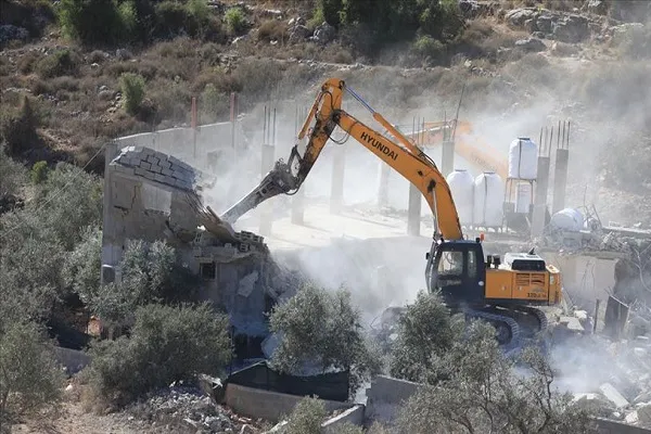 İsrail güçleri Batı Şeria'da Filistinlilere ait evi yıktı