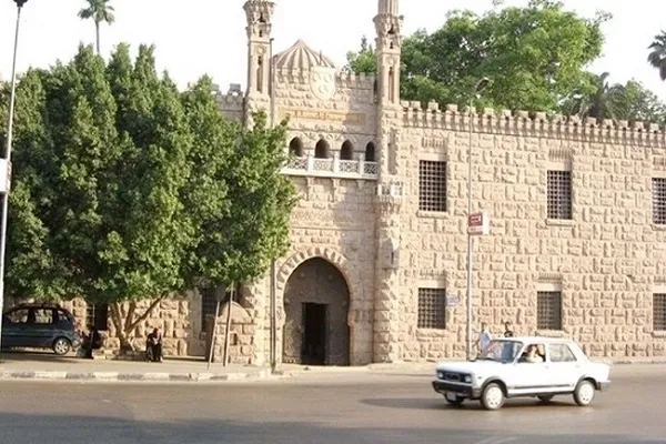 نگهداری پارچه‌ متبرک به مزار شریف پیامبر(ص) در موزه‌‌ مصری‌ها