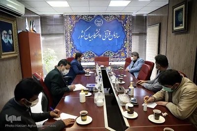 نشست مرتضی فاضلی، رییس مرکز آموزش فضای مجازی نهاد نمایندگی مقام معظم رهبری در دانشگاه ها با محمدحسین حسنی، رئیس سازمان قرآنی دانشگاهیان کشور 