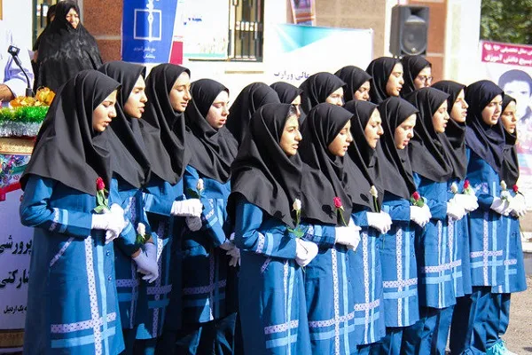 بررسی ملزومات سلامت جسم و روح دانش‌آموزان در لباس فرم مدرسه