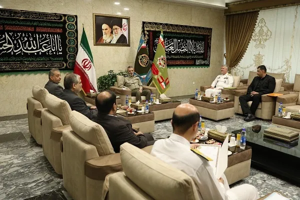 دست‌اندرکاران ناوگروه ۷۵ نیروی دریایی از سوی فرمانده کل ارتش تجلیل شدند