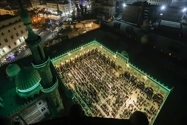 Mısır  camilerinde Ramazan ayının ilk teravih namazı kılındı