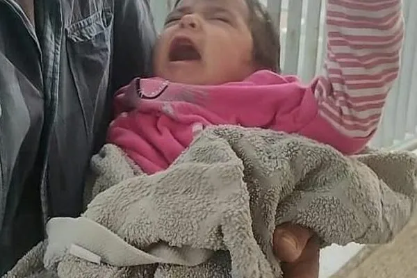 Soldati vietano a detenuta palestinese di allattare neonato