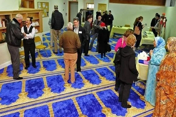 Les portes ouvertes de la mosquée du Massachusetts accueillent les voisins non musulmans