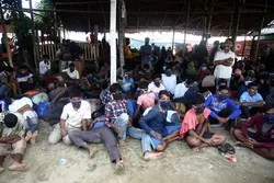 300 réfugiés rohingyas débarquent en Indonésie après des mois en mer