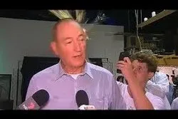 Un sénateur islamophobe prend un œuf sur la tête