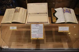 در ادوار مختلف کاتبان و خوشنویسان چیره‌دستی در ممالک اسلامی به‌ویژه در کشور ما ایران ظهور کرده‌اند که عده بسیاری از آن‌ها با خلق آثاری ارجمند و ماندگار، نامی جاودانه در عرصه هنر خوشنویسی یافته‌اند.
