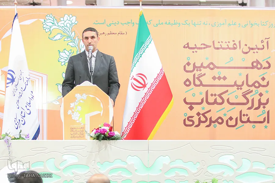 مطالعه کتاب می‌تواند در تقویت ارکان انقلاب نقش اساسی داشته باشد