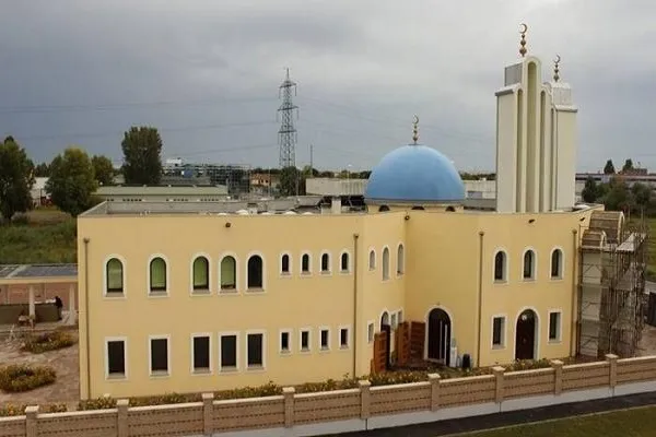 بالصور..حكاية ثاني أكبر مسجد في إيطاليا.. صرح للعبادة والدراسة