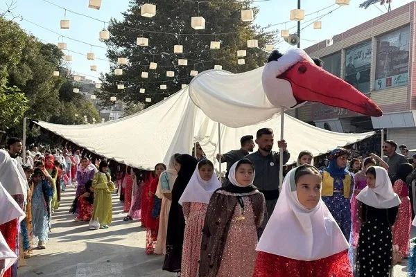 همراهی مردم مریوان از هجدهمین جشنواره تئاتر خیابانی
