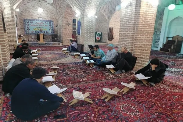 کرسی تلاوت در مسجد استاد و شاگرد تبریز