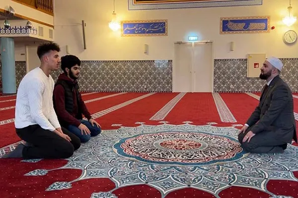 Hollanda'da Türk imam 150'den fazla kişinin Müslüman olmasına vesile oldu