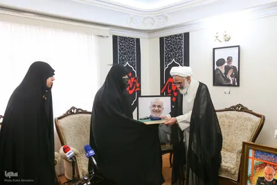 دیدار جامعه قرآنی با خانواده سردارسلامی